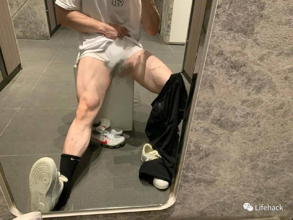 袈裟|上海“肌肉菩萨”半裸秀肌肉，网友：让人想破戒！！