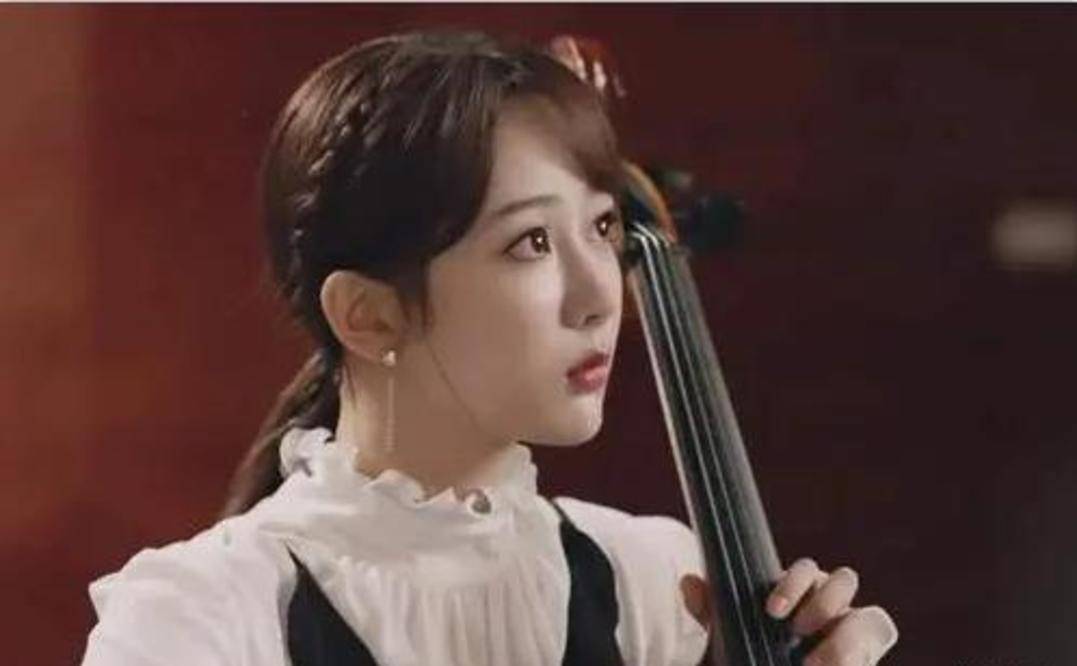 夏雪|杨紫晒库存自拍照，不受《余生》延期的影响：出名很早，未来很长2