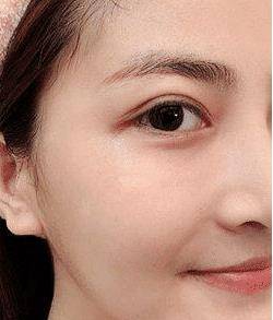 祛痘曾经满脸痘痘，如今细腻光滑，王俊凯、易烊千玺的脸是怎么好的？