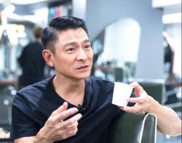 吴京|《流浪地球2》开机图传出，吴京刘德华现身现场，张丰毅首次曝光