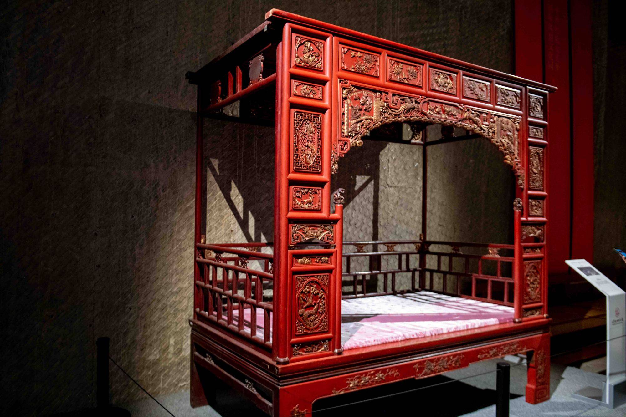 在这里能欣赏古老传统红妆婚俗