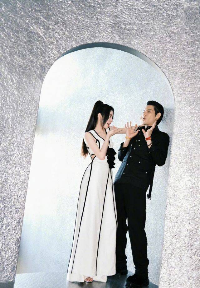 黑色 郭碧婷成豪门阔太彻底大变！穿连体装气场赢过老公，又开始备孕了