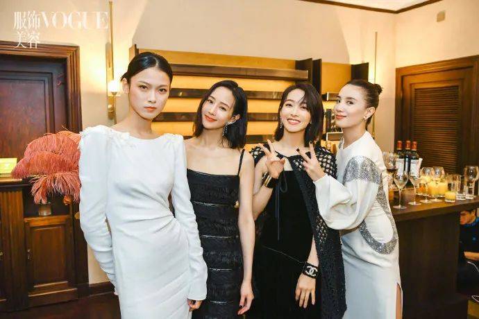 小逸 VOGUE新篇章之夜，红毯季马上开始，女明星礼服出击！