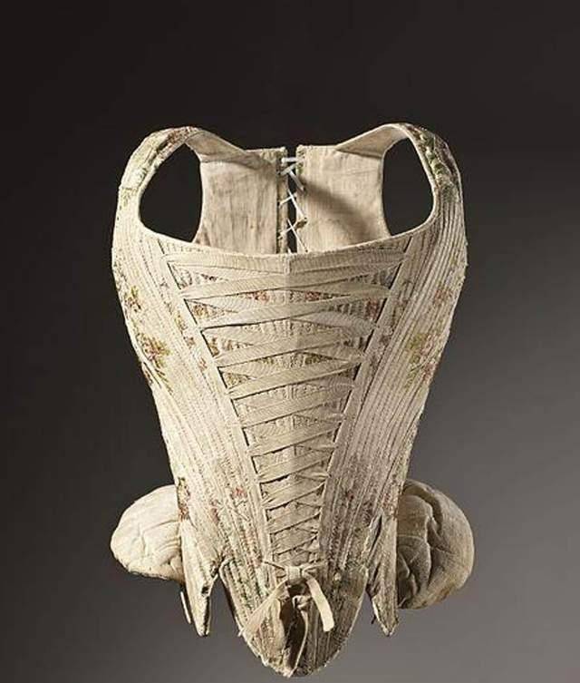 和英国 盘点关于紧身胸衣的历史，你不知道的11件事