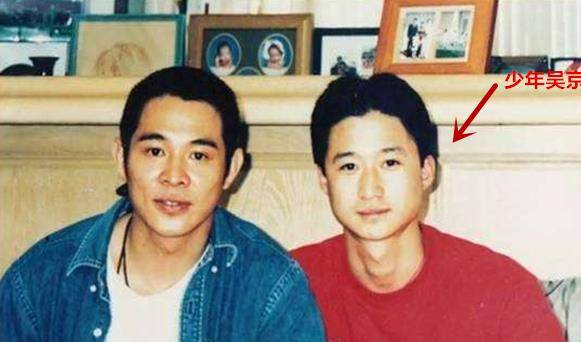 因为|吴京动了谁的底线？票房大爆却无人祝贺，娱乐圈为何集体“失声”