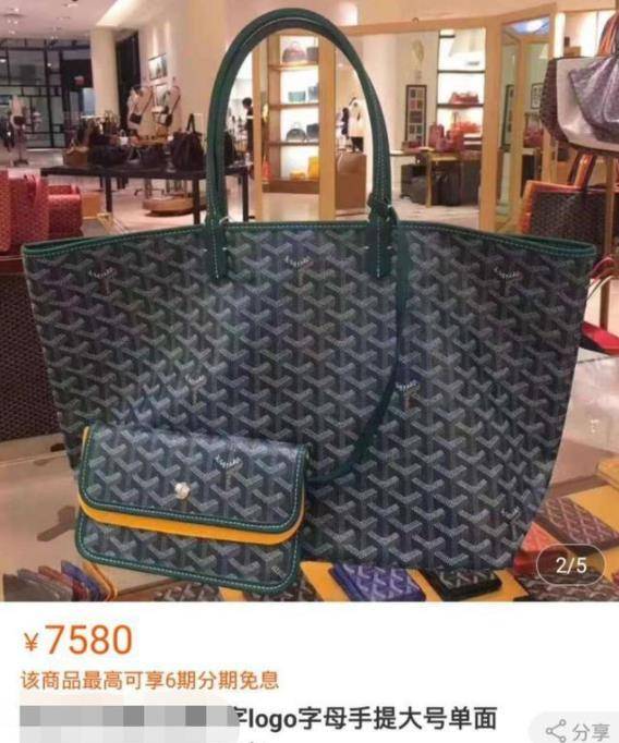 帆布鞋 58岁毛阿敏现身机场，背7000名包搭配帆布鞋，走出豪门阔太的气质