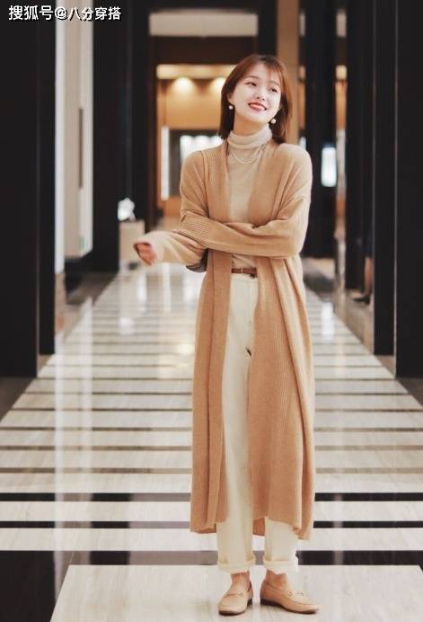 高跟鞋 穿啥小黑裤,今年“小白裤”才受宠,时髦百搭不挑人,咋穿都洋气