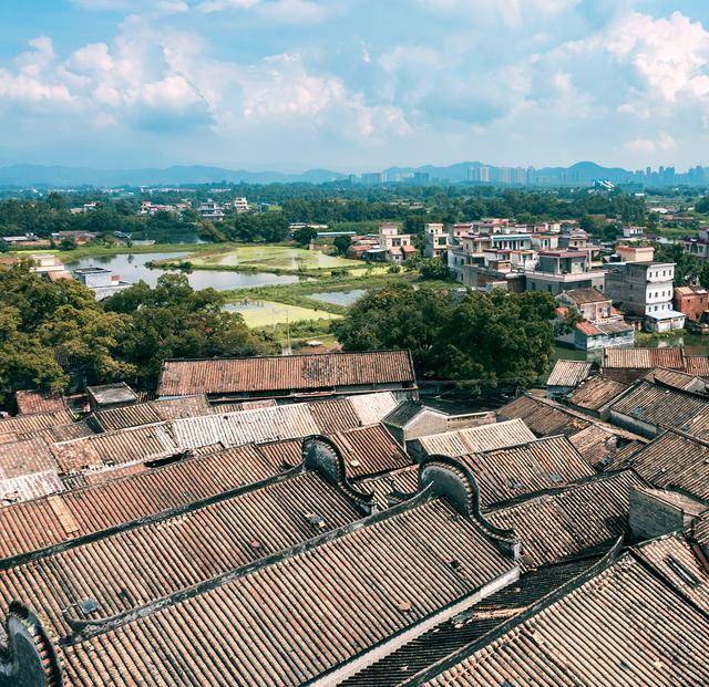 神秘小山村，外地人进来后瞬间晕头转向，村子鸟瞰像一个巨型八卦