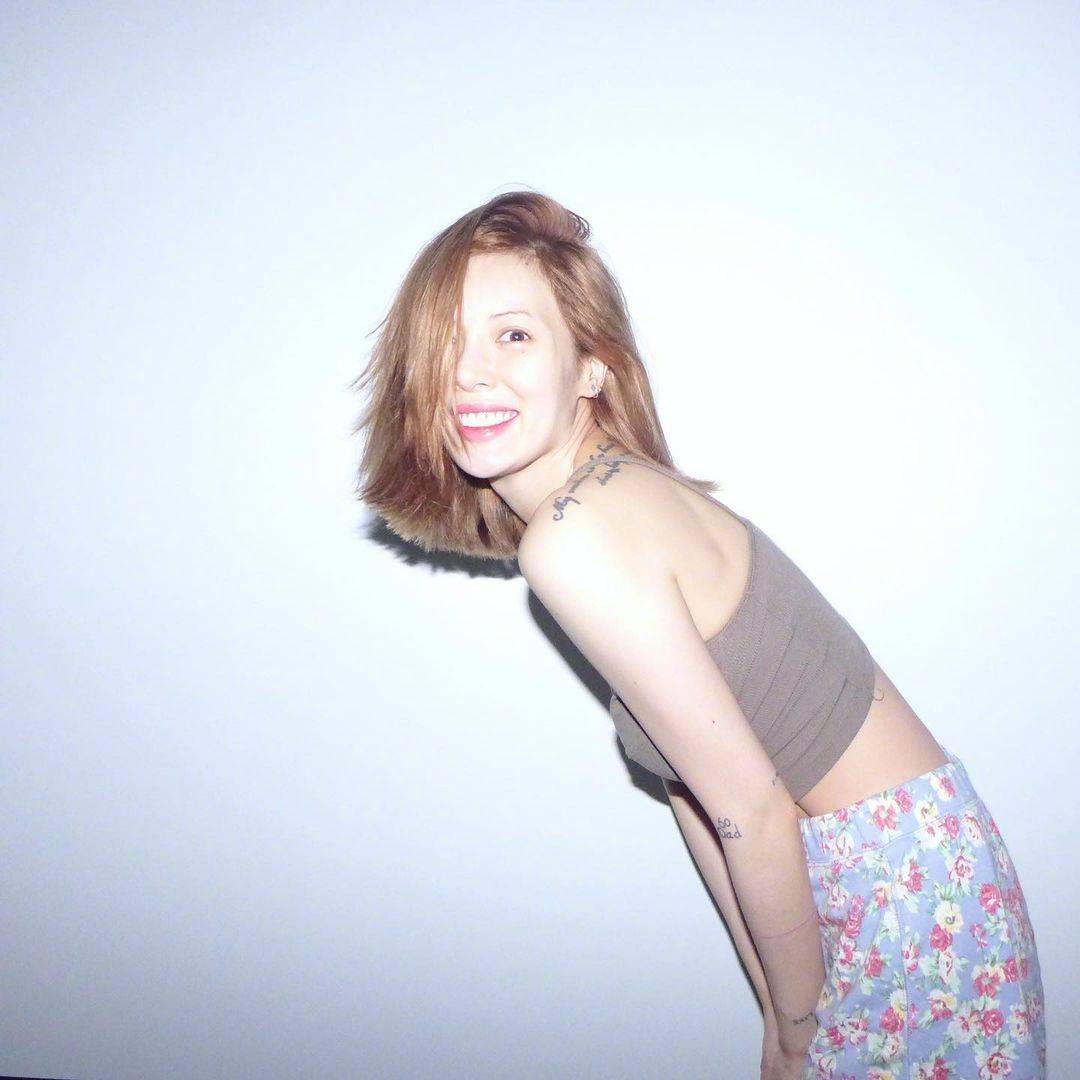 本人 “南韩小野马”泫雅晒火辣美照，小背心炫出小蛮腰，身材管理顶级