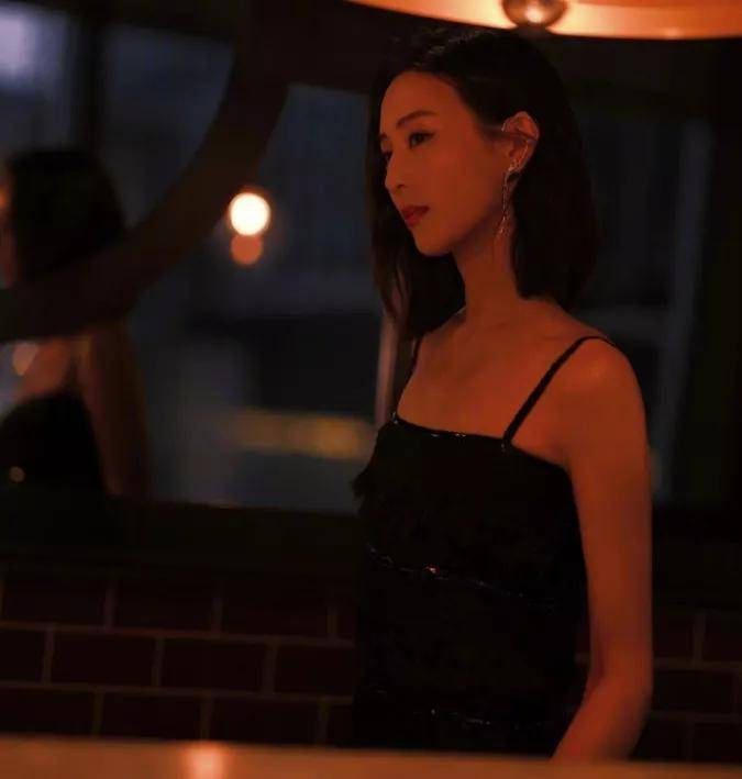 杨幂VO红毯：童谣“熟味”逼人，汤唯气场全开，杨幂白纱若隐若现