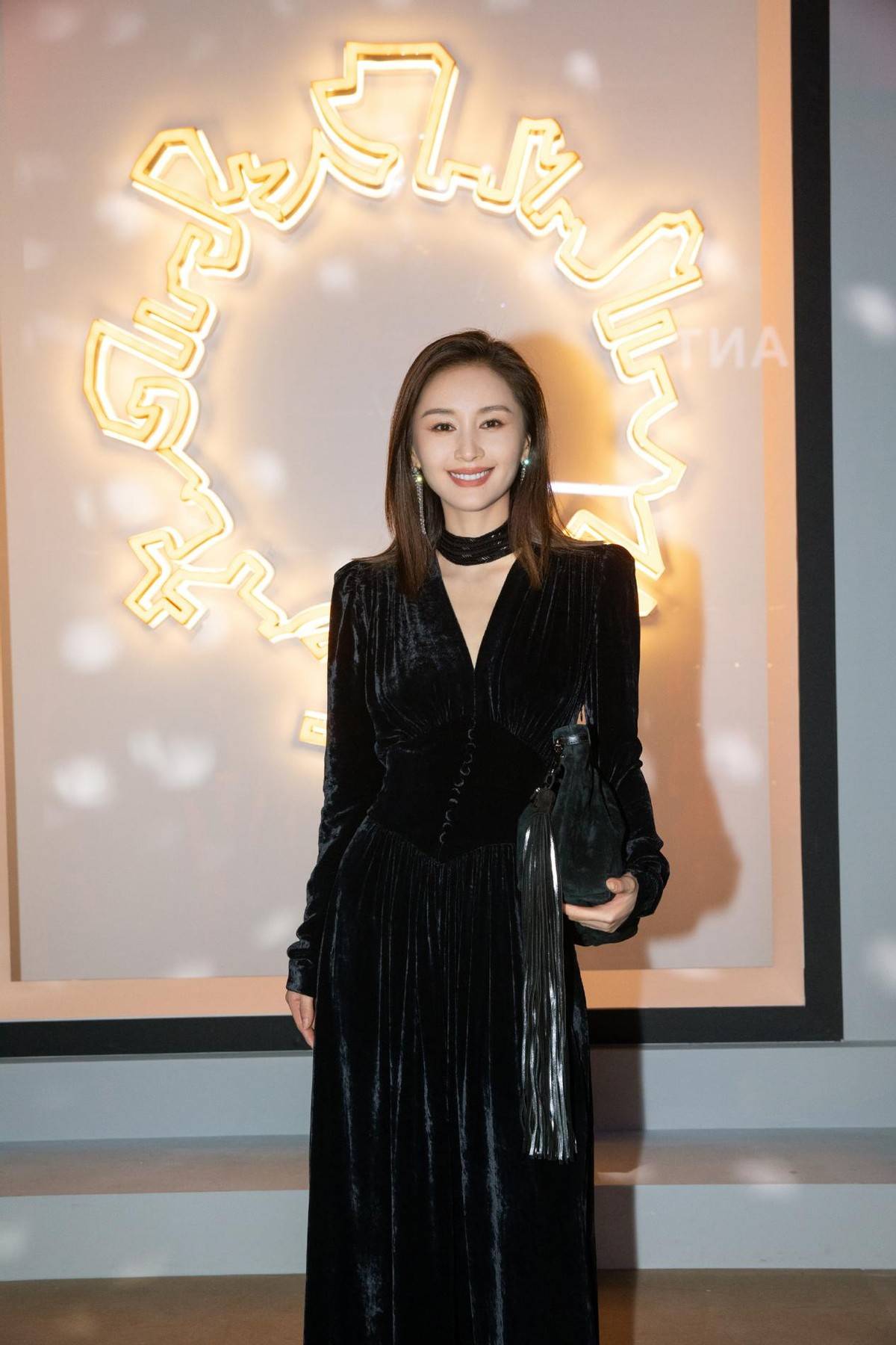 小个子 1米59的中年女人，都该学学王子文穿连衣裙，显瘦显高还有大气场