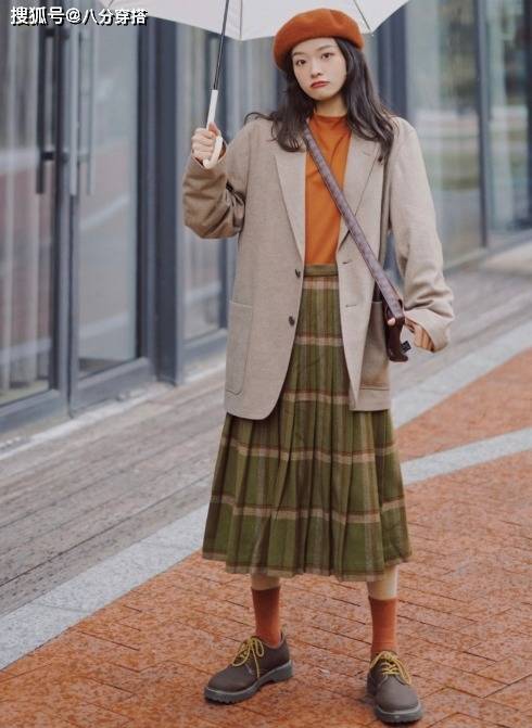 身材 秋天穿“格纹裙”更优雅,教你N种搭配思路,时髦百搭又不挑人