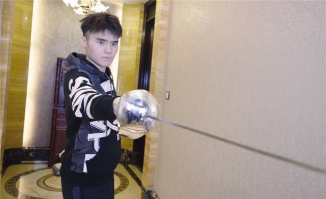 sccc参加虎牙dota2 ti10特别节目《龙虎生辰会》,现场爆料不断还飙