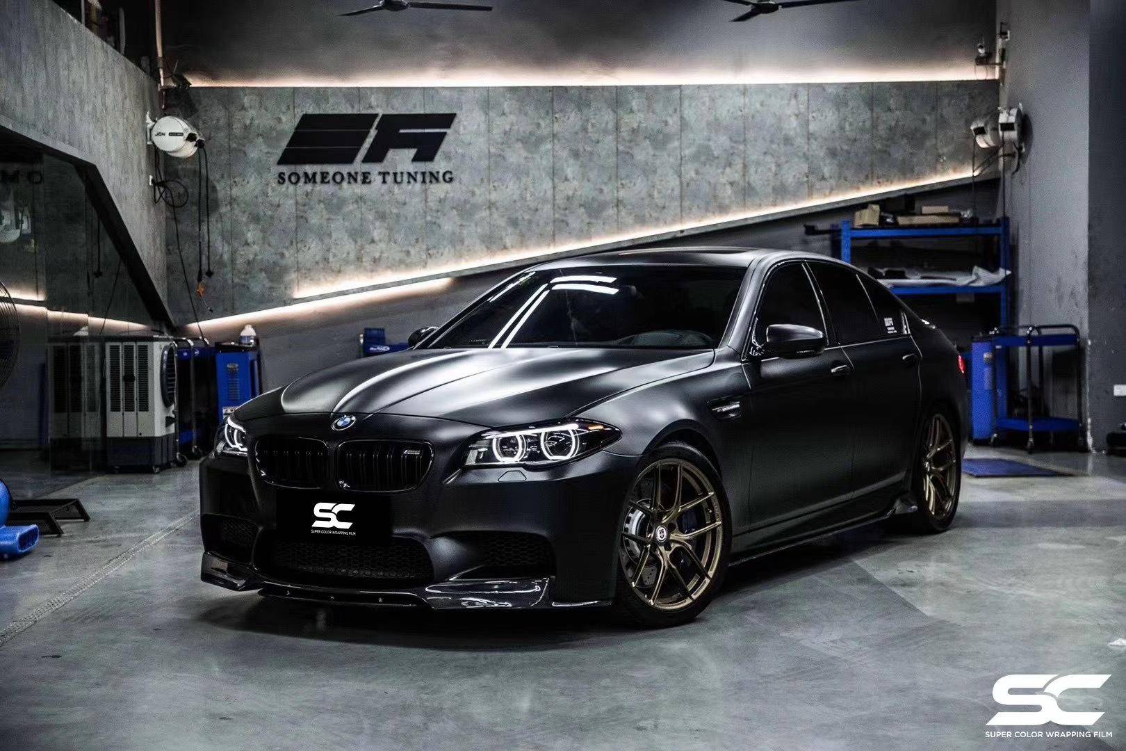 宝马m5汽车sc改色膜电光金属黑