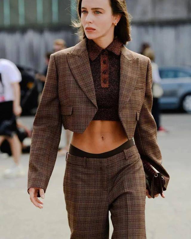 设计 秋冬出镜率超高的西装款，时髦又气质，出街必备裤装短裙连衣裙_网易订阅