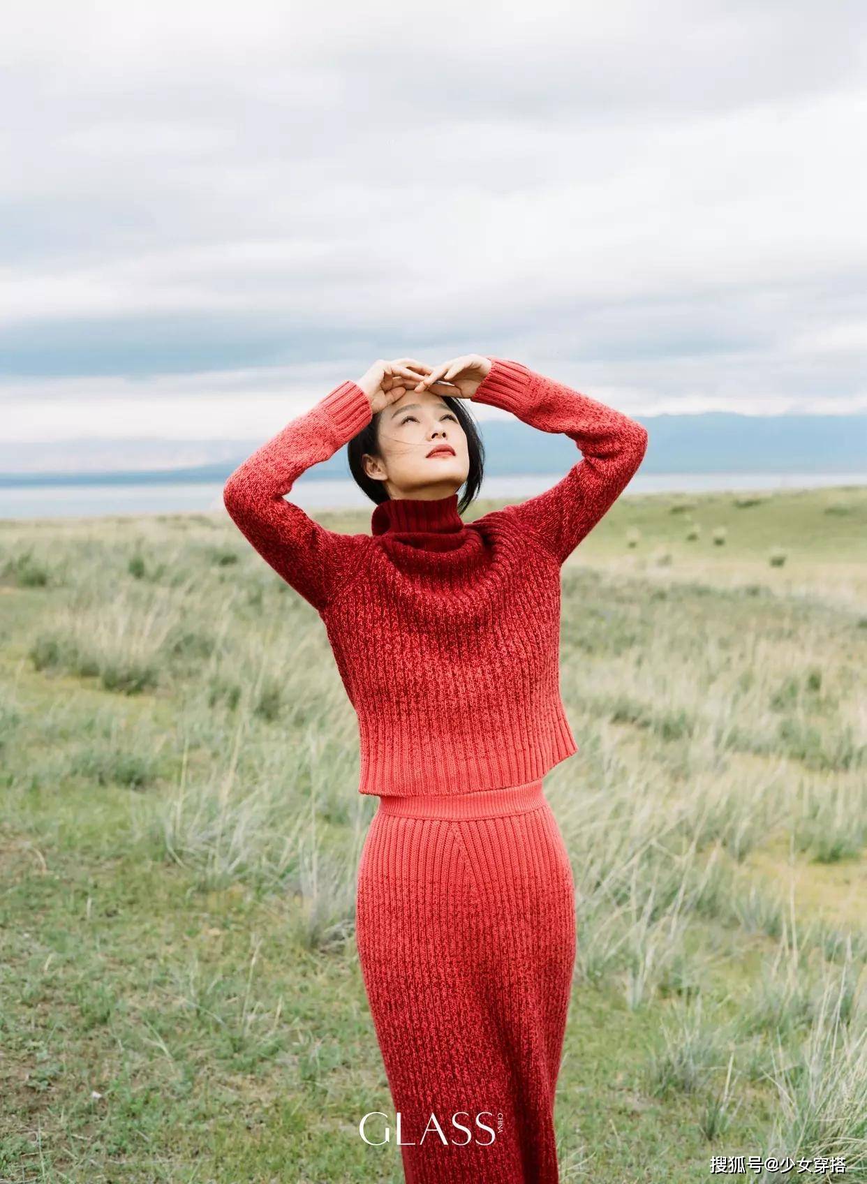 黑色 秋天怎么穿？用色彩打破秋天的萧瑟，穿出温暖与明媚，减龄又好看