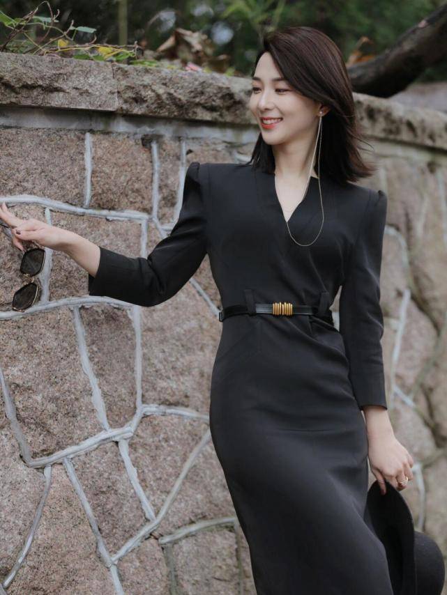 经验 分享时髦的早秋连衣裙搭配经验，让你轻松展现温婉美