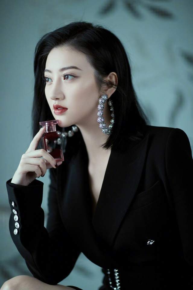 职场 好看到爆!从一线女星正装看职场穿搭