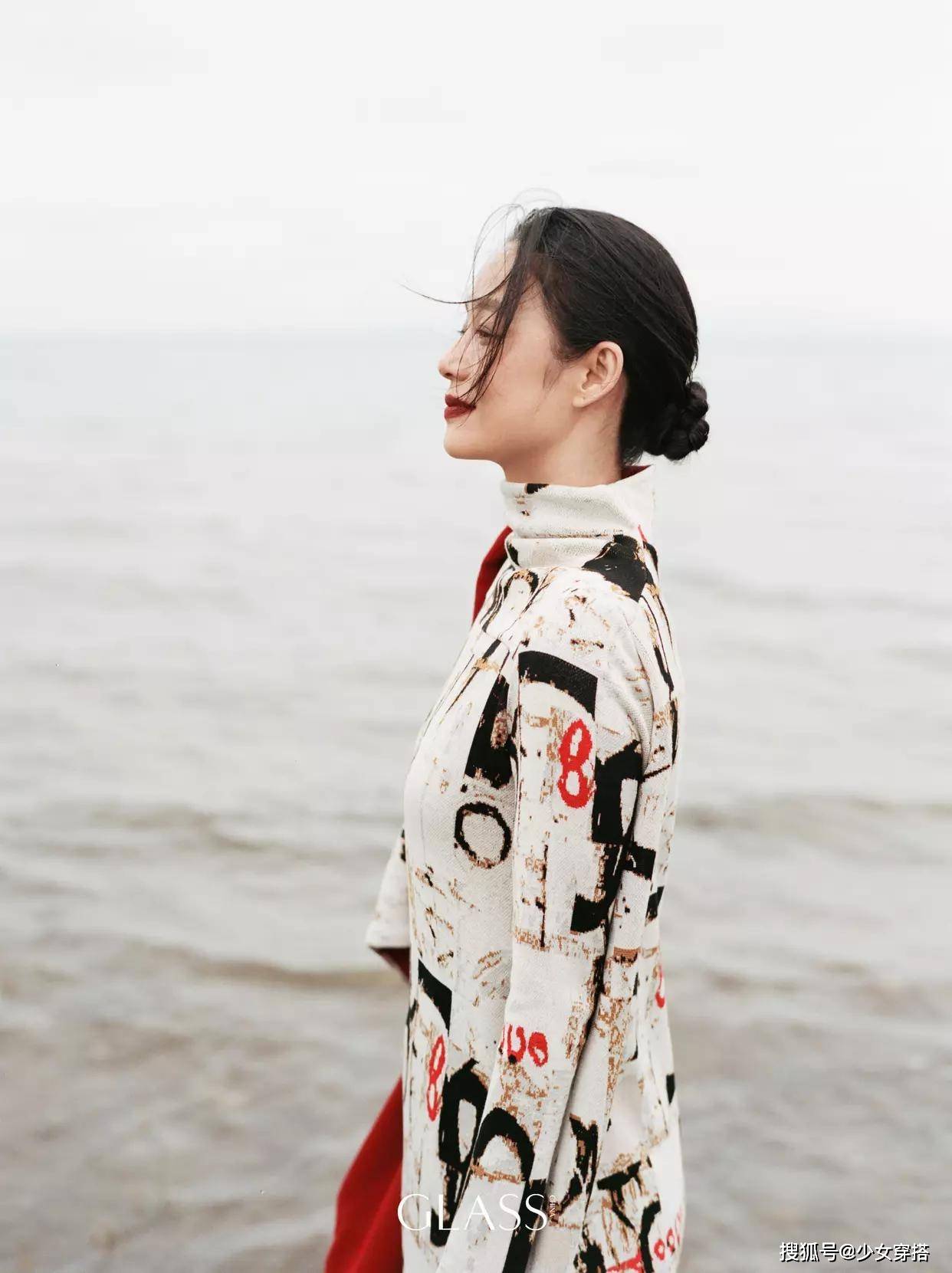 黑色 秋天怎么穿？用色彩打破秋天的萧瑟，穿出温暖与明媚，减龄又好看