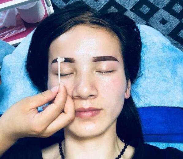 永久为什么纹眉者多为普通女生，女明星却宁愿没有眉毛？看完恍然大悟