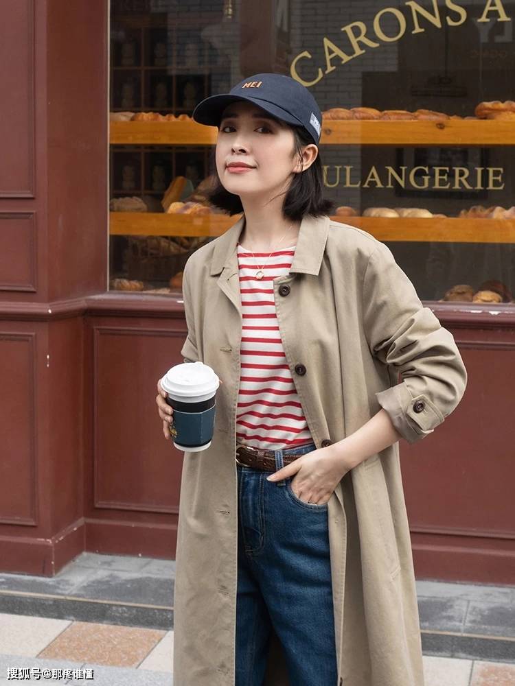 可以在 搭素色衬衫,搭小脚裤,搭高跟鞋,知性又女人搭T恤,搭直筒裤