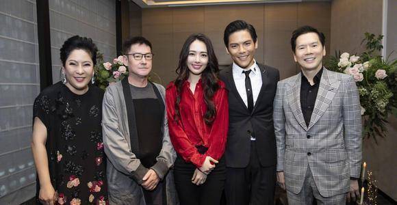 完孩子|向华强儿子向左晒与郭碧婷的合照，疑似怀孕，网友：准备要二胎