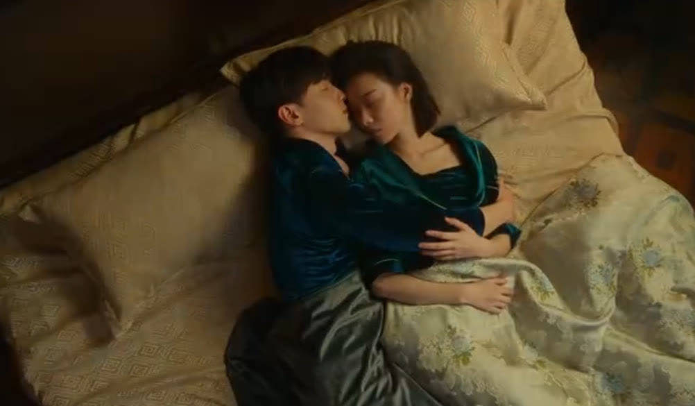 因为|倪妮新片首发预告，搭档邓伦上演“跨时空”爱恋，大街上深情拥吻