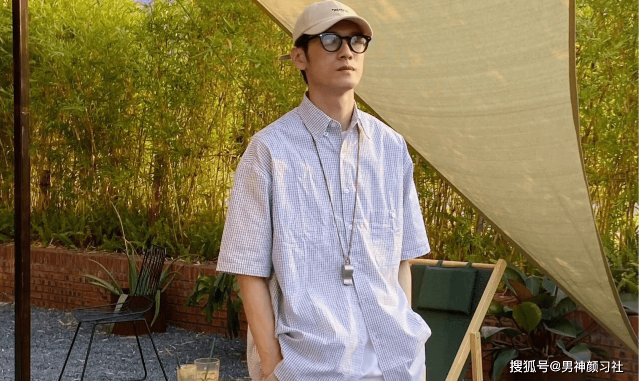 进行 大地色，现代成熟男士的主场色，约会首选搭配