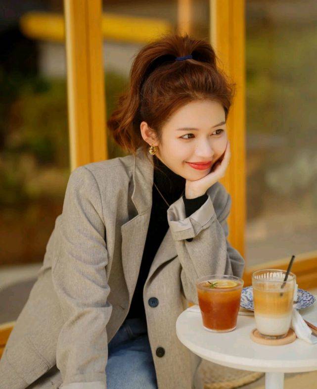 黑色 服装穿搭是女生的门面，可以很简约，但不能太过普通