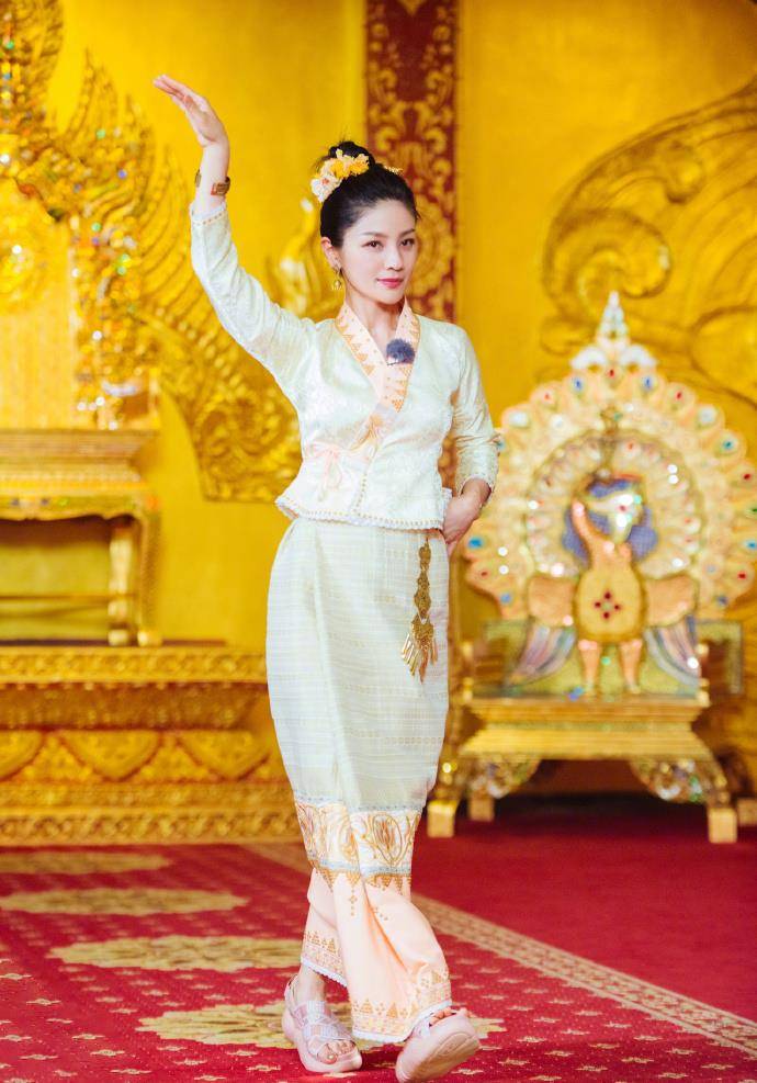 鞠婧祎 女星“傣族装扮”大赏：谢娜显年轻，鞠婧祎白到发光，最性感是她