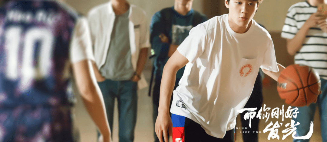 因为|消失三年，突然开播，只因他火了！