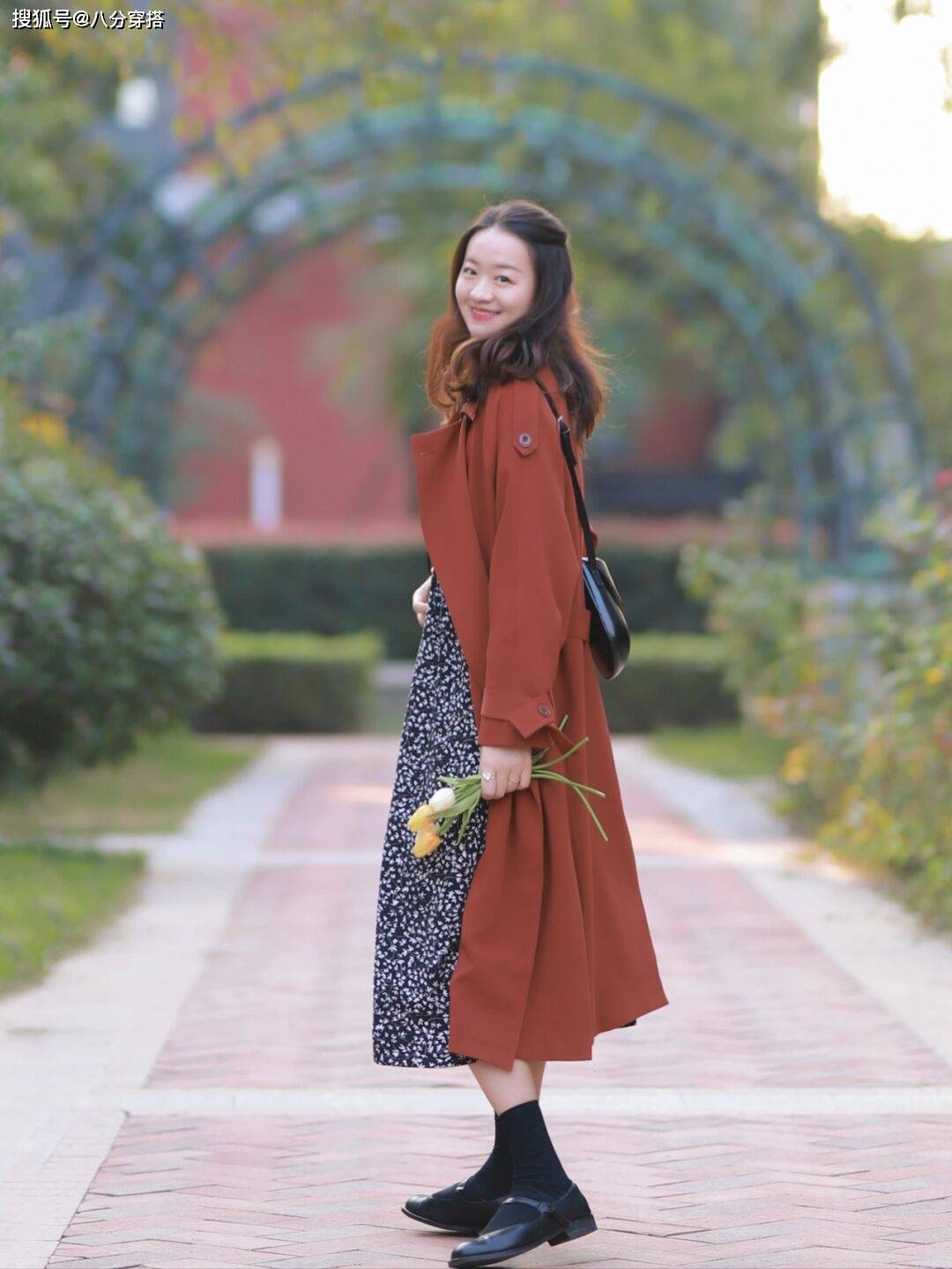 颜色 秋冬季节，学会这些“风衣”穿法，告别臃肿普通感，让你气质翻倍