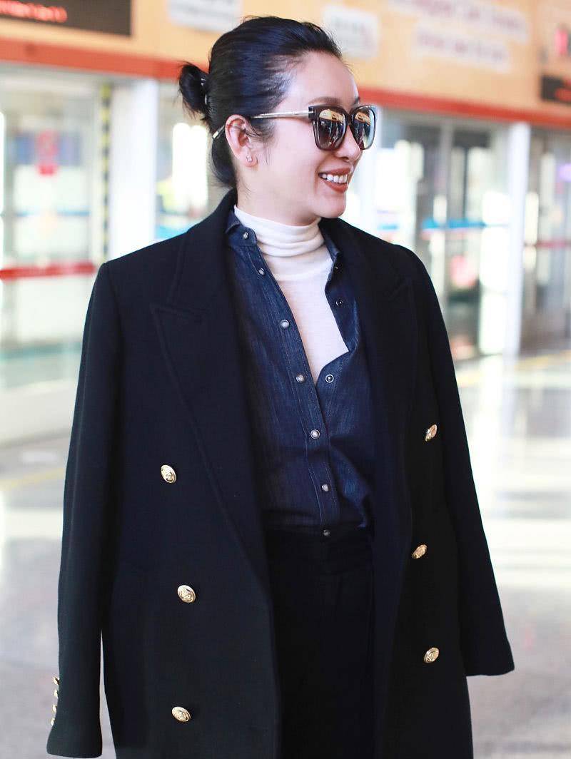 服装 跟着秦海璐学穿大衣,简约搭配高级又时髦,原来会打扮的人也很美