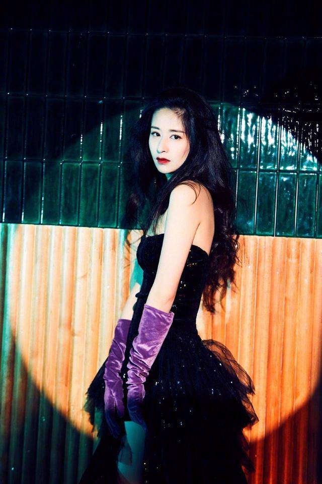 视觉 颖儿港风复古穿搭极美,甜美少女风不值一提,性感大气才是王道