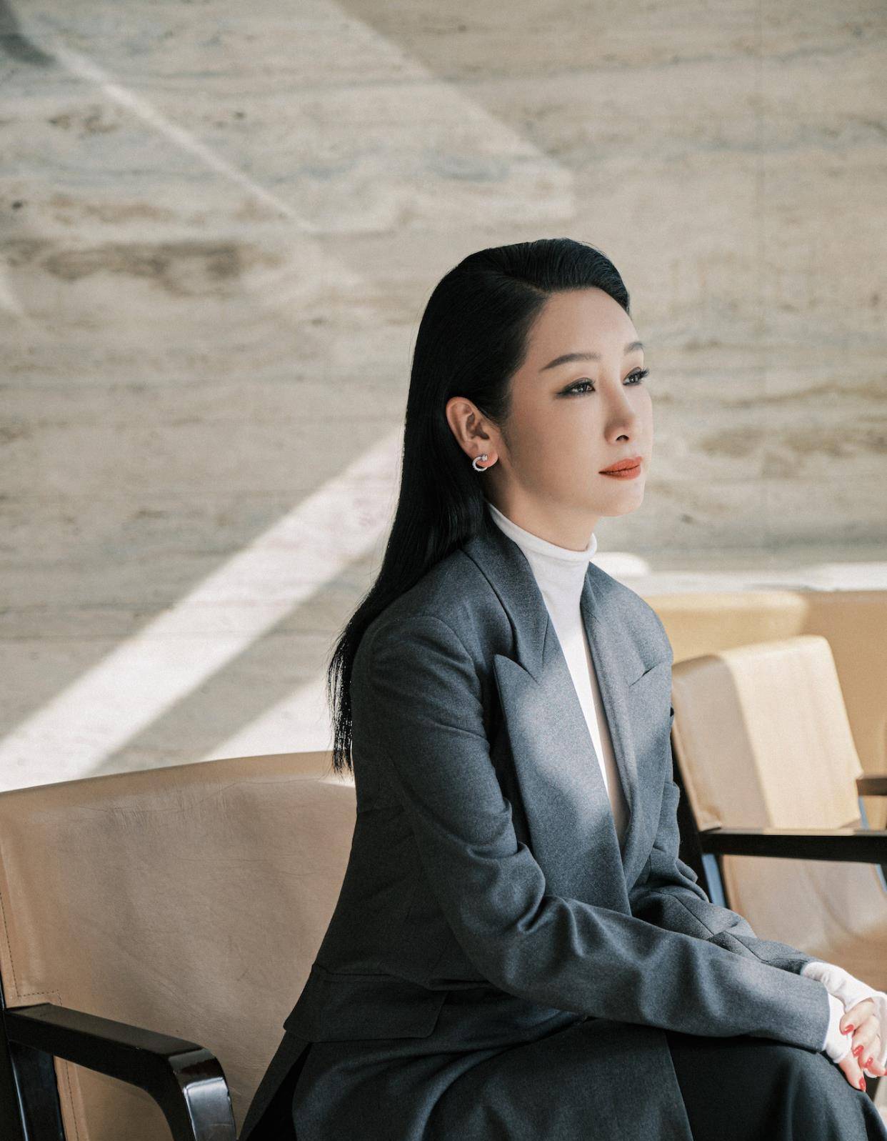 服装 跟着秦海璐学穿大衣,简约搭配高级又时髦,原来会打扮的人也很美