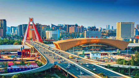 在网红城市重庆、成都和西安，你觉得哪个城市最值得一游？