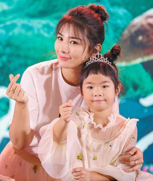 爱之火大女儿出生 b17528bd94ef4f82838b1578b57208cc.jpeg