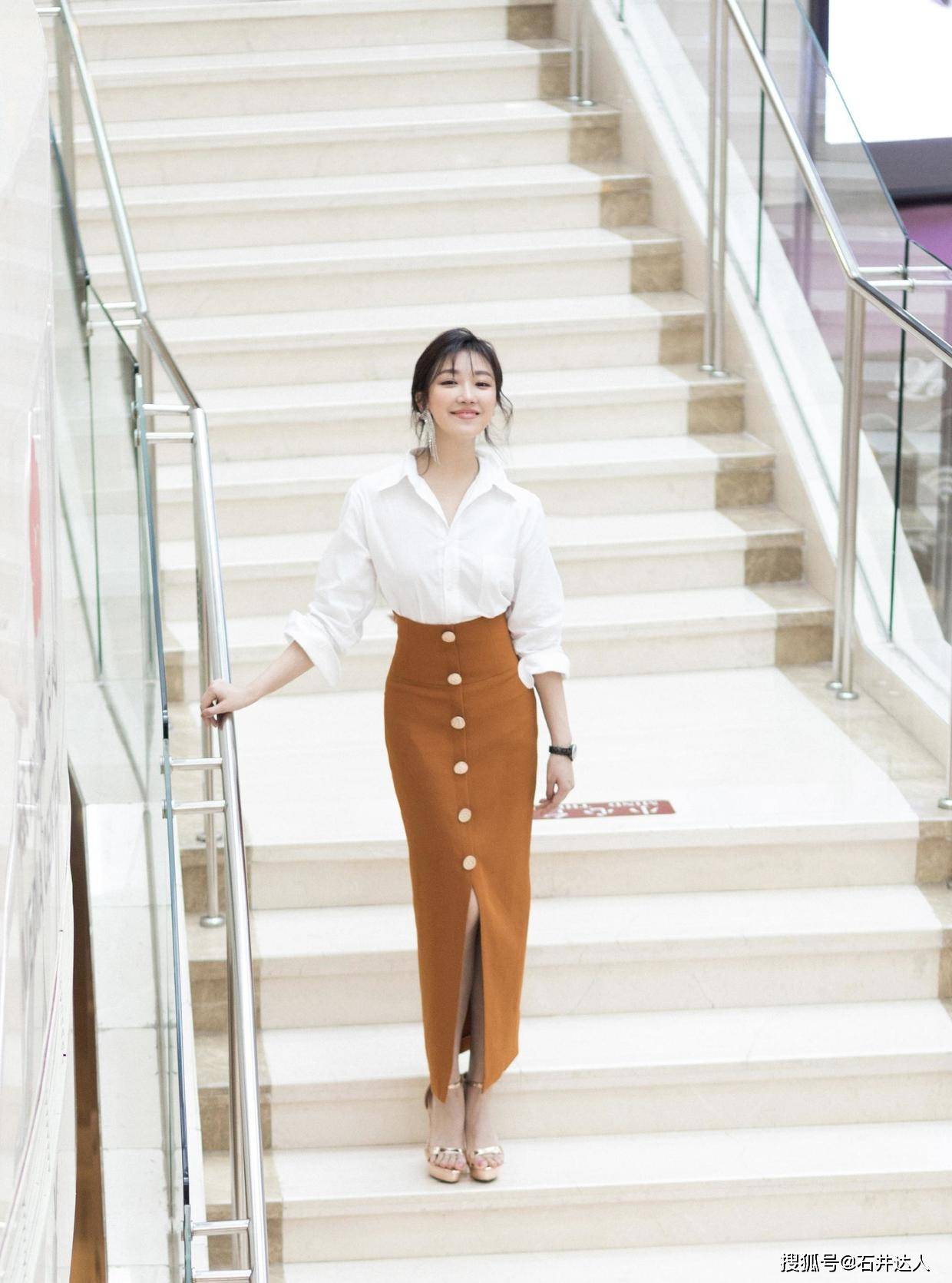 廓形 简约又很高级越是基础款的单品,对穿搭者的气质就会越挑剔