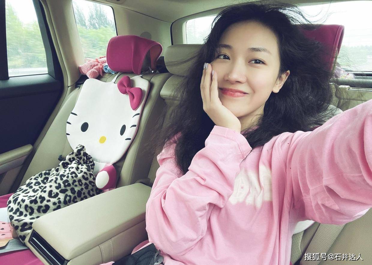 廓形 简约又很高级越是基础款的单品,对穿搭者的气质就会越挑剔