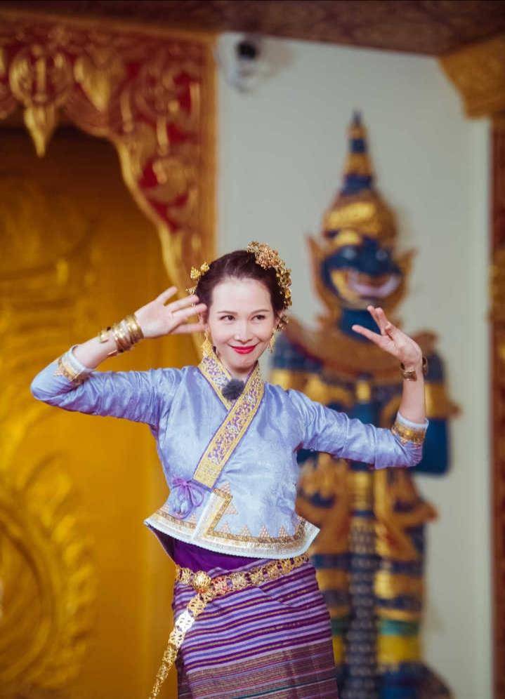 鞠婧祎 女星“傣族装扮”大赏：谢娜显年轻，鞠婧祎白到发光，最性感是她