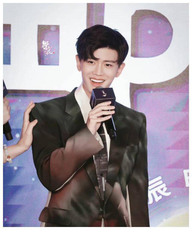 周文幸|任嘉伦眼里最虐的周生辰，为什么观众却觉得甜，看懂细节你也会哭