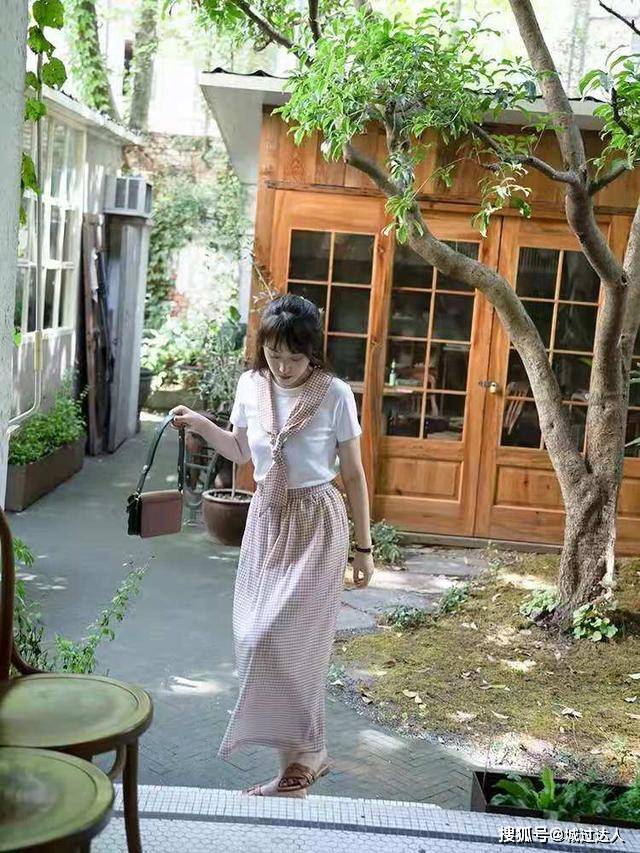 整体 秋季穿衣多做“减法”,教你这些搭配小技巧,简约百搭又显气质