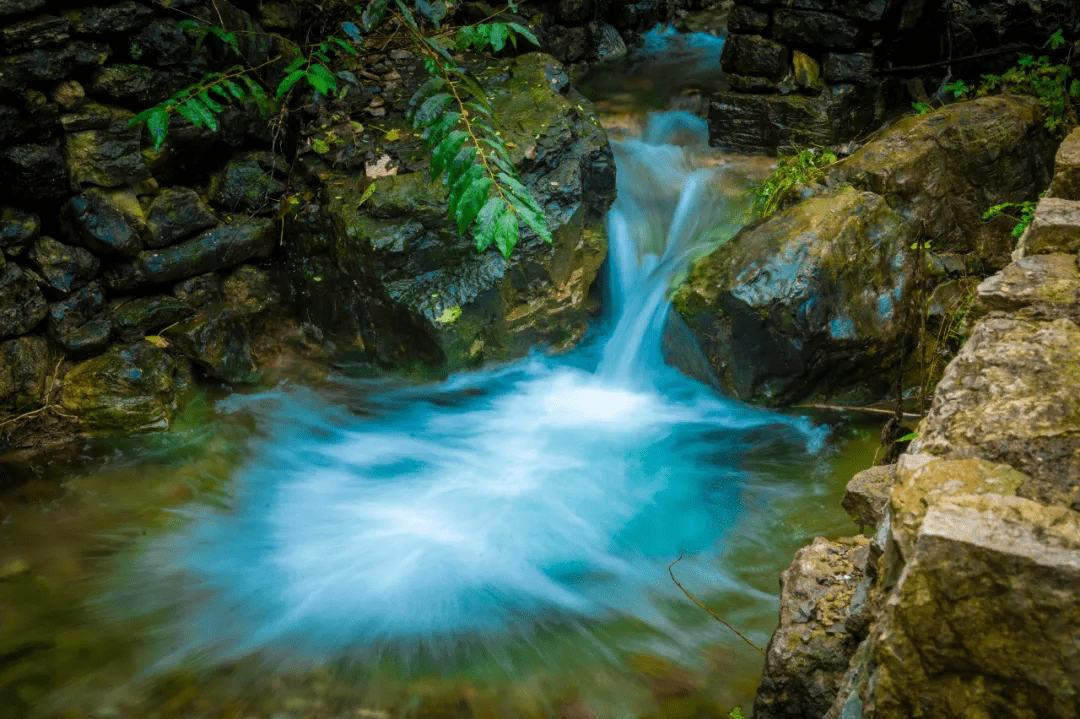 王啸|听石头“说话”，走进济南这个小山村，仿佛坠入画卷般的“烟雨江南”！