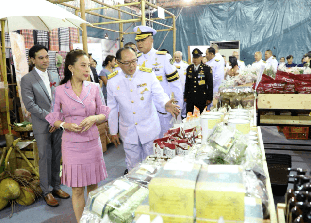 设计 泰国42岁长公主浪费好身材！紧身裤挡不住翘臀，继承颂妃的高颜值