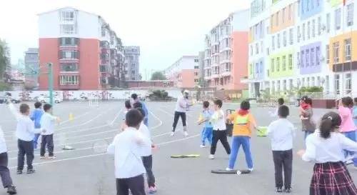 爱洒操场情倾体育 东方红小学优秀体育教师谭艳 教学 全网搜