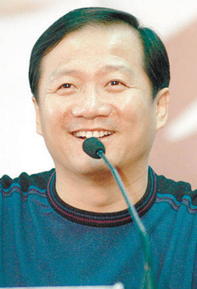 现实|扮演《乡村爱情》中最惹人恨的角色，现实中妻子被王小利占便宜