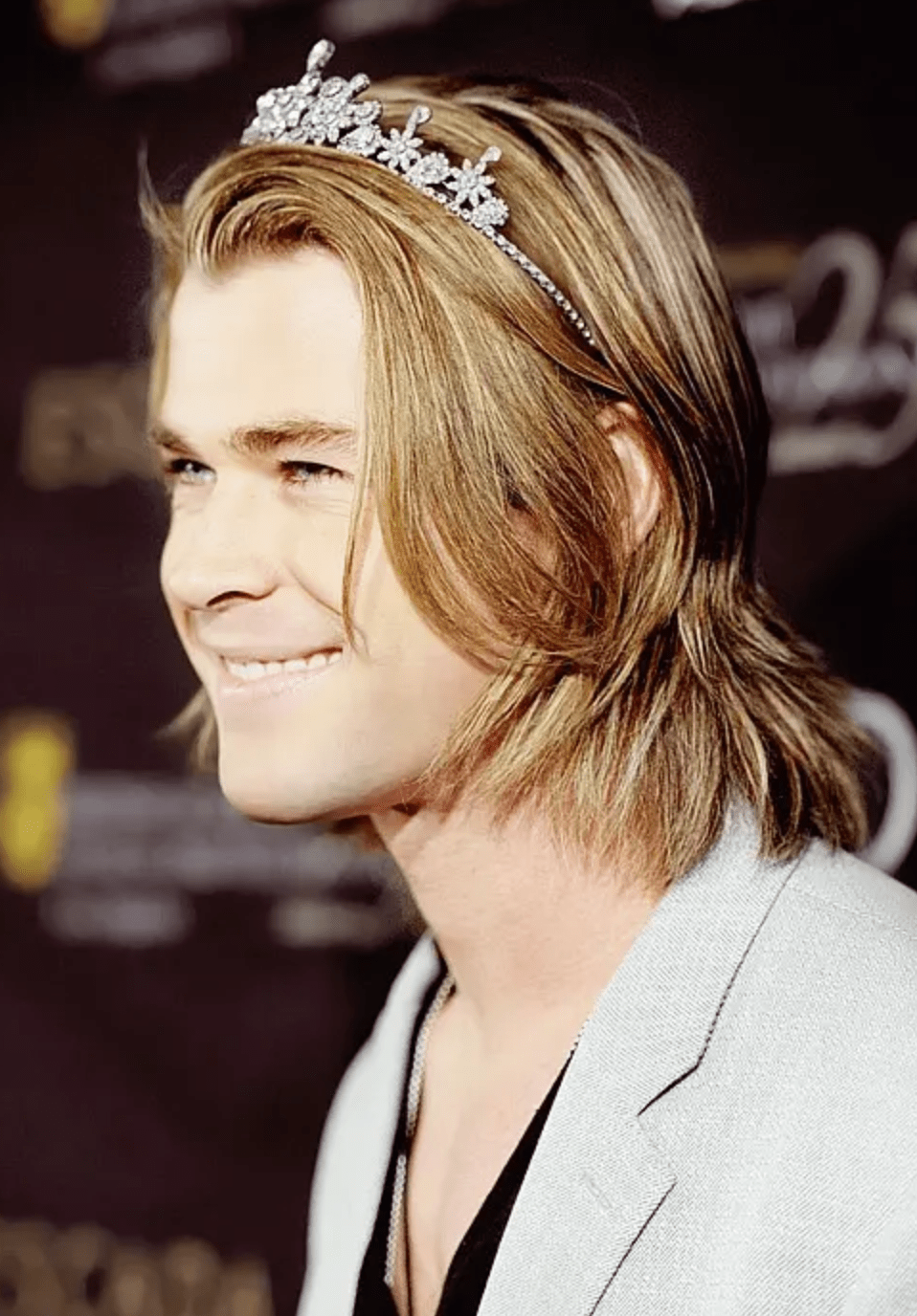 全球|38岁锤哥荷尔蒙爆棚，肌肉线条惹人羡慕，有人要给他建40米雕像