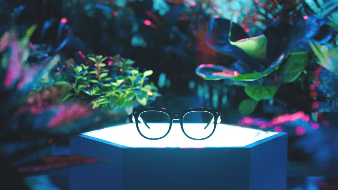功能|雷鸟创新发布业内首款双目全彩MicroLED光波导 AR眼镜