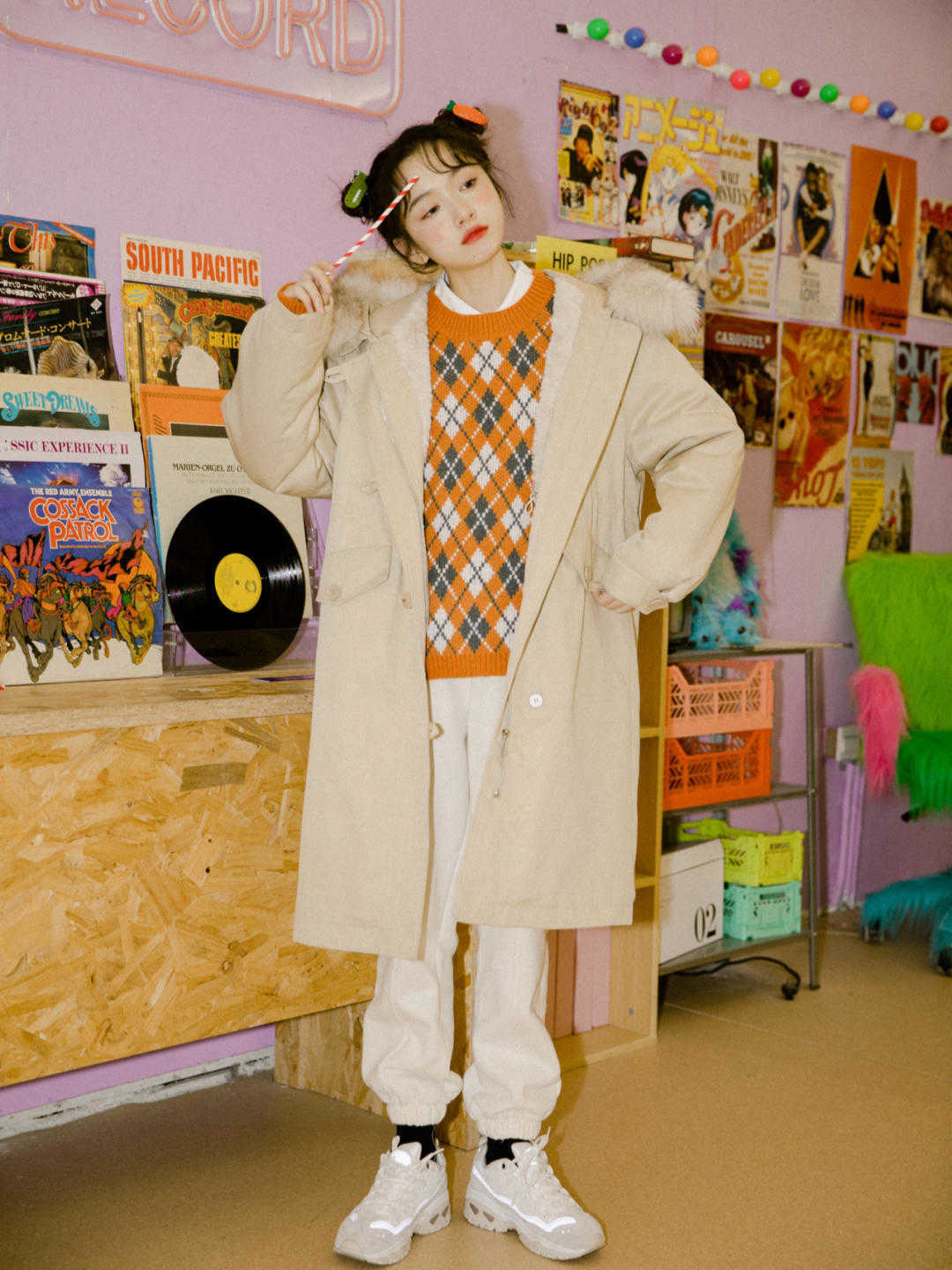 是属于 秋冬季节,针织衫还可以这样穿,保暖洋气又减龄,谁穿都好看