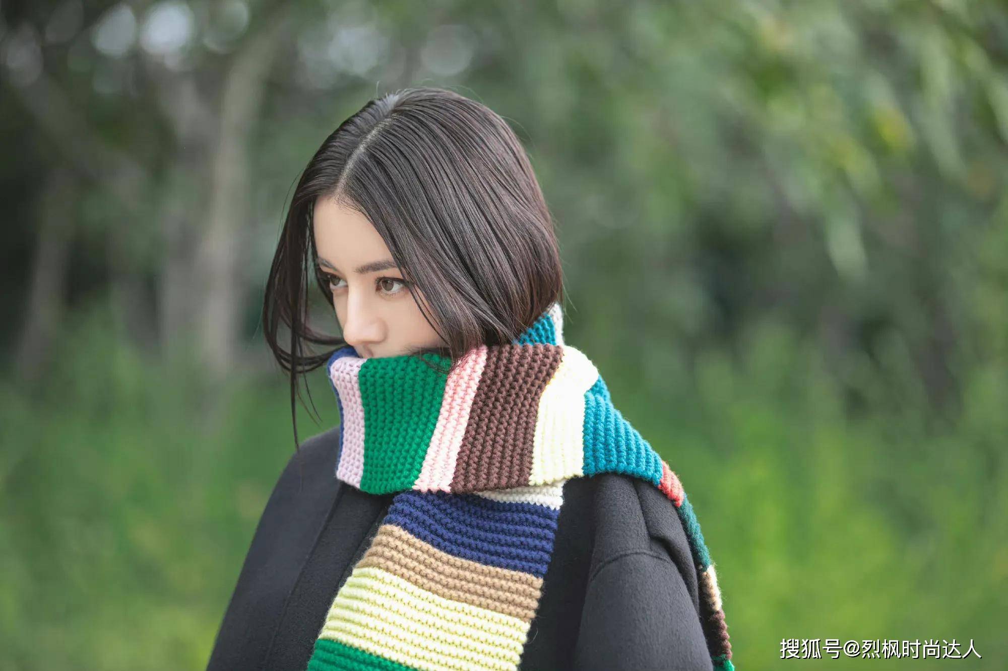 风衣 迪丽热巴秋冬男友感大片，西装、风衣、棒球帽，演绎酷girl时尚